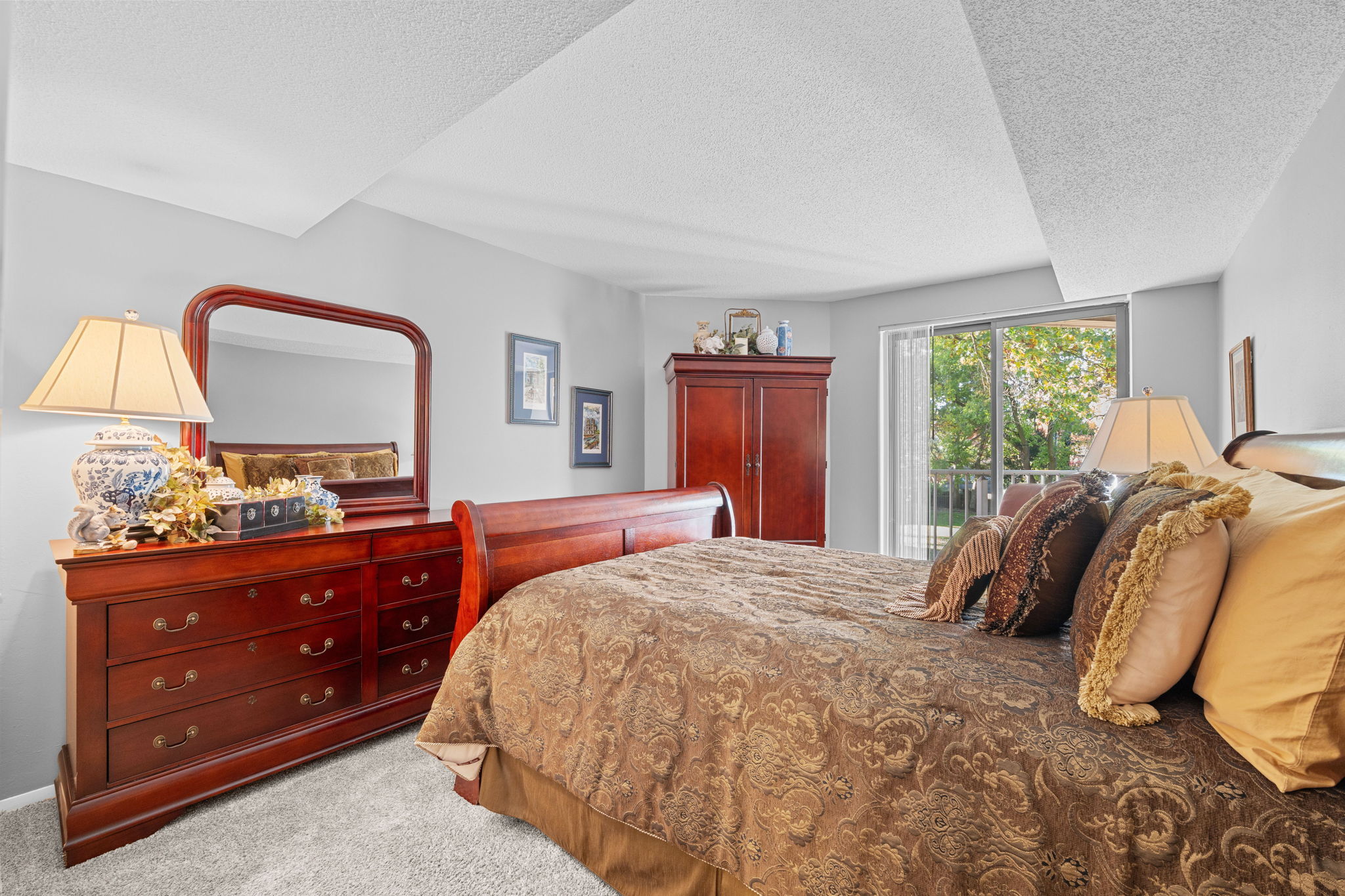 17-web-or-mls-Apt 210__16